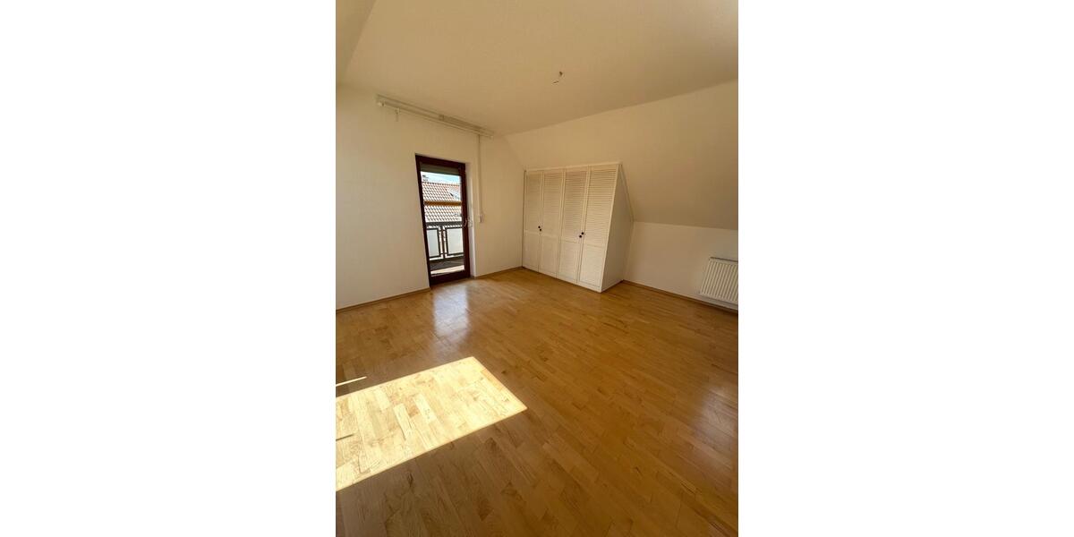 Dachgeschoßwohnung Hohenroth - 3 Zimmer, 102 m&sup2;, 750&euro; | Angebot:25641053