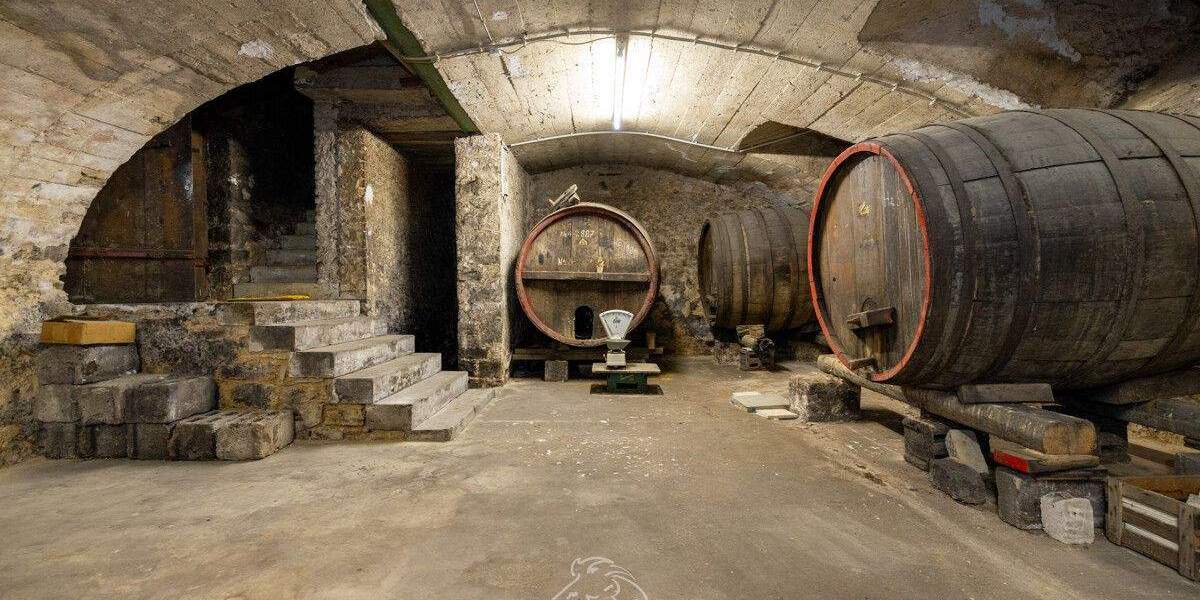 Mehrfamilienhaus, Wohnhaus Volkach - 9 Zimmer, 212 m&sup2;, 397.000&euro; | Angebot:25737330