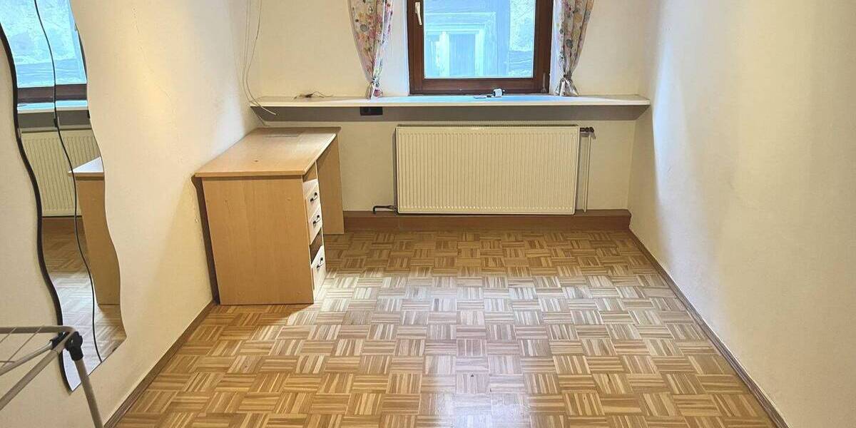 Einfamilienhaus Hofheim - 9 Zimmer, 200 m&sup2;, 270.000&euro; | Angebot:26930429