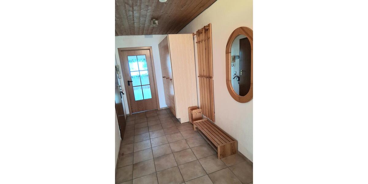 Dachgeschoßwohnung Gädheim - 3 Zimmer, 98 m&sup2;, 750&euro; | Angebot:24864276