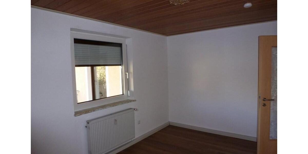 Etagenwohnung Stadtlauringen - 4 Zimmer, 125 m&sup2;, 700&euro; | Angebot:25843472