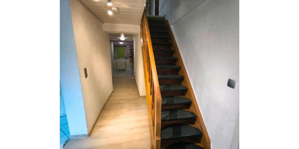 Einfamilienhaus Rauhenebrach - 8 Zimmer, 235 m&sup2;, 225.000&euro; | Angebot:27112116