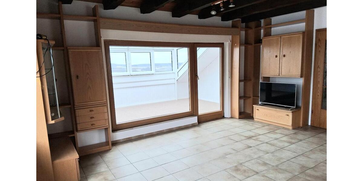 Dachgeschoßwohnung Gädheim - 3 Zimmer, 98 m&sup2;, 750&euro; | Angebot:24864276