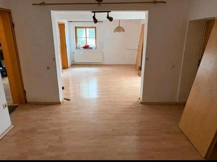 Einfamilienhaus Sulzfeld - 10 Zimmer, 209 m&sup2;, 205.000&euro; | Angebot:23431179