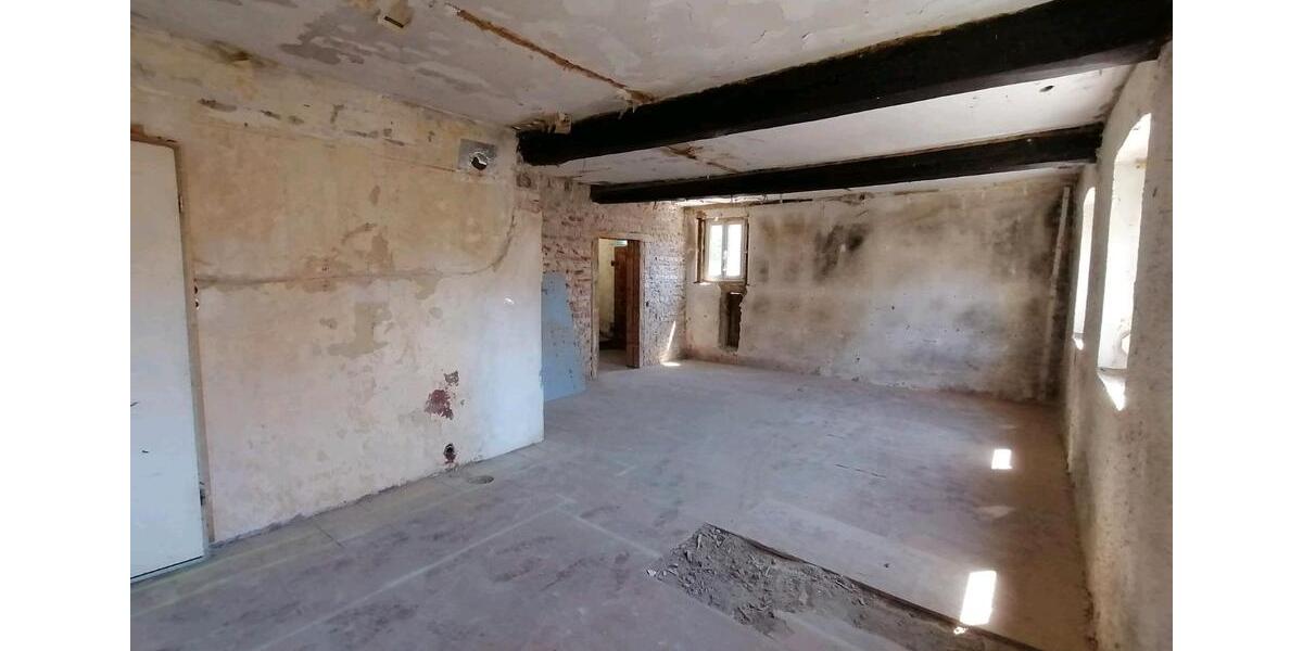 Einfamilienhaus Hofheim in Unterfranken - 3 Zimmer, 125 m&sup2;, 60.000&euro; | Angebot:26051317