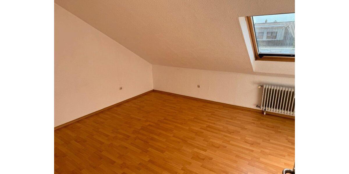 Dachgeschoßwohnung Donnersdorf - 3.5 Zimmer, 65 m&sup2;, 660&euro; | Angebot:26021030