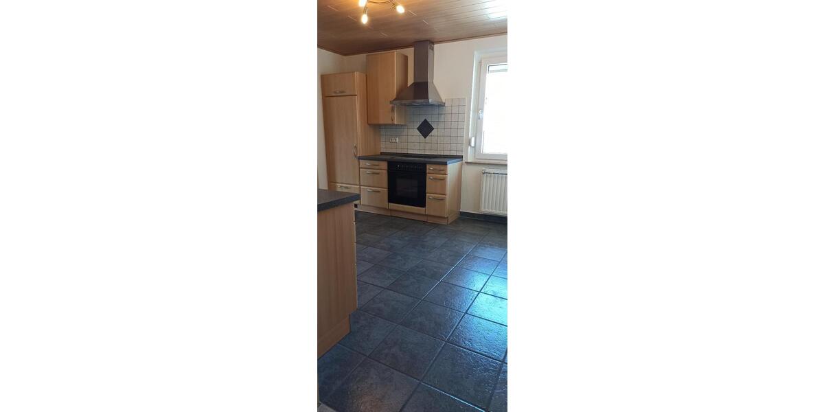 Etagenwohnung Werneck - 4 Zimmer, 126 m&sup2;, 1.000&euro; | Angebot:25792142