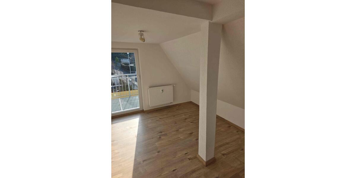 Dachgeschoßwohnung Niederwerrn - 3 Zimmer, 62 m&sup2;, 850&euro; | Angebot:25512593