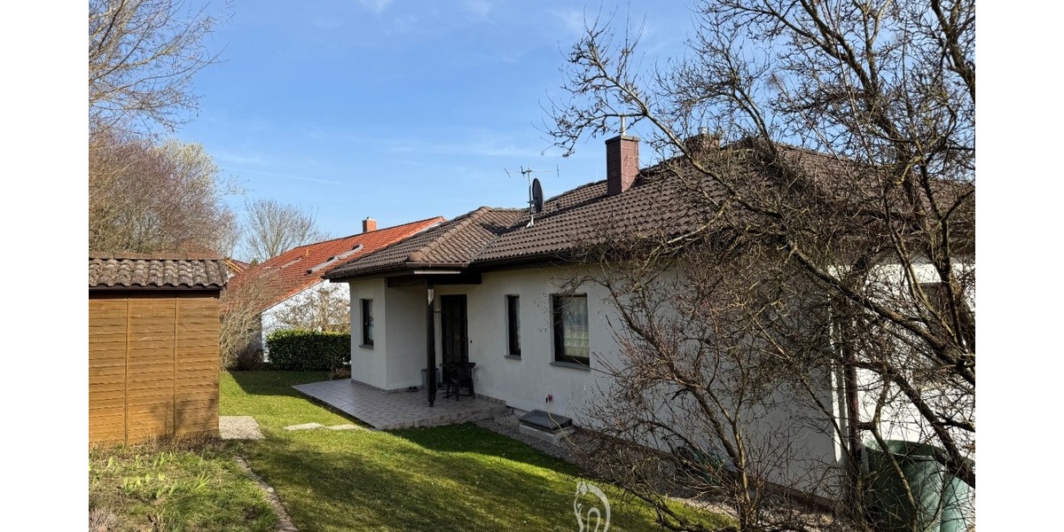 Wohnen mit Weitblick – schöner Bungalow mit Untergeschoss in ruhiger Feldrandlage - Bungalow Arnstein | Angebot:25838799