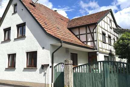 Haus Hofheim - 9 Zimmer, 200 m&sup2;, 270.000&euro; | Angebot:25197956