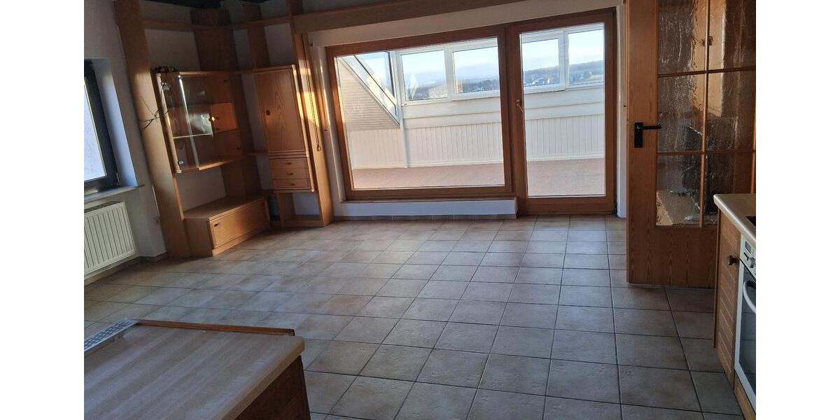 Dachgeschoßwohnung Gädheim - 3 Zimmer, 98 m&sup2;, 750&euro; | Angebot:24864276