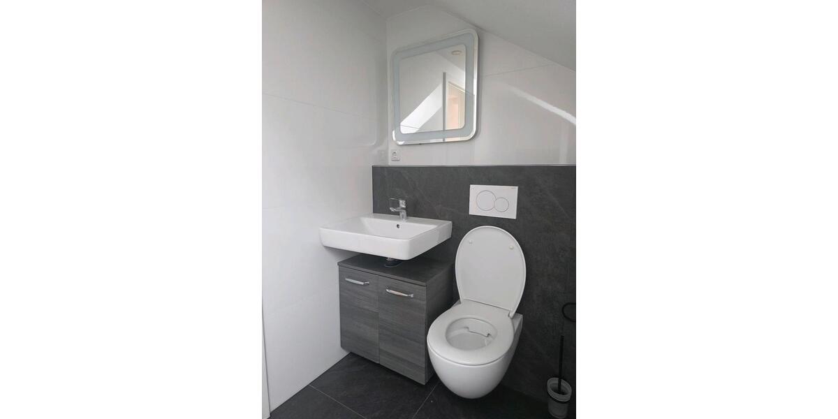 Dachgeschoßwohnung Üchtelhausen - 2 Zimmer, 90 m&sup2;, 1.000&euro; | Angebot:25641025