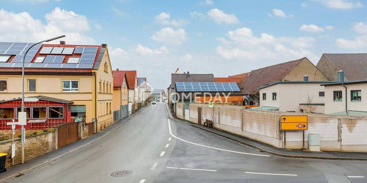 Einfamilienhaus Bergtheim Opferbaum - 8 Zimmer, 220 m&sup2;, 335.000&euro; | Angebot:25684249