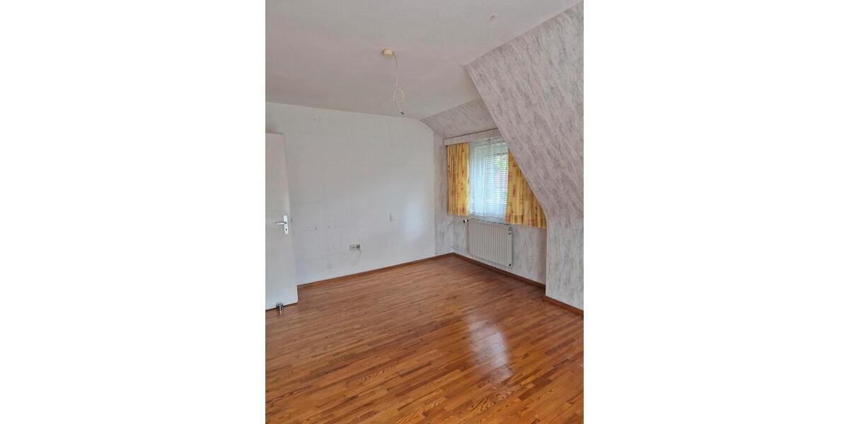 Einfamilienhaus Gerolzhofen - 5 Zimmer, 123 m&sup2;, 250.000&euro; | Angebot:25917862