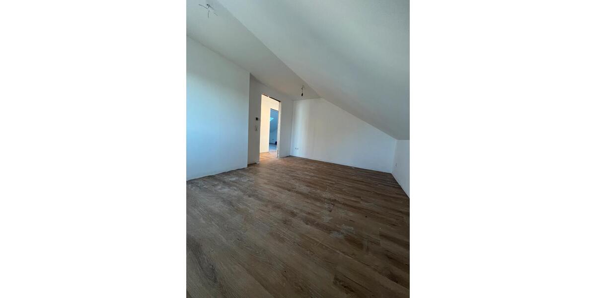 Dachgeschoßwohnung Knetzgau - 3 Zimmer, 70 m&sup2;, 700&euro; | Angebot:26045180