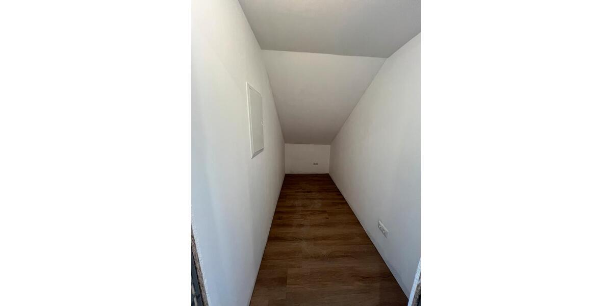 Dachgeschoßwohnung Knetzgau - 3 Zimmer, 70 m&sup2;, 700&euro; | Angebot:26045180