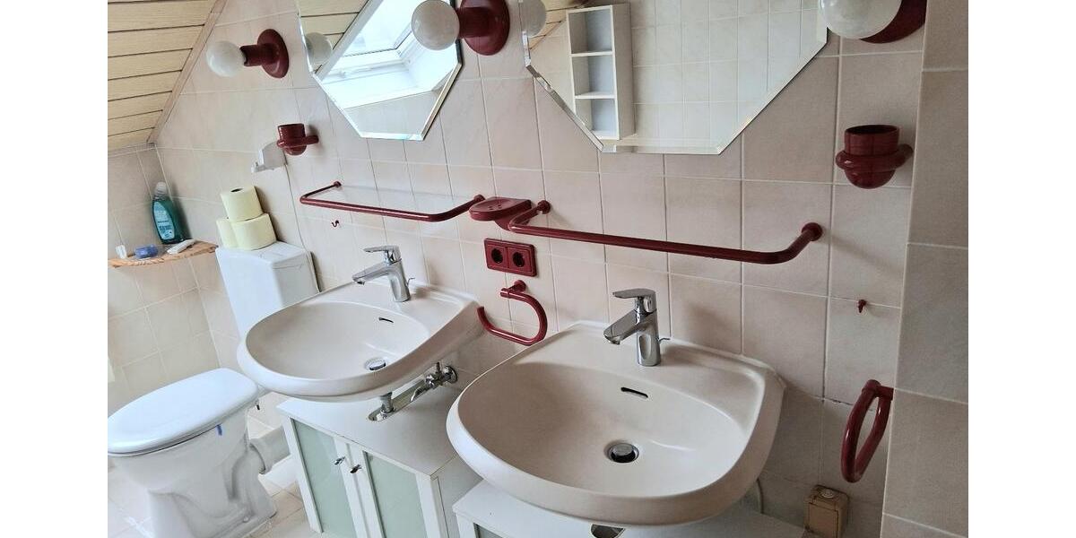 Dachgeschoßwohnung Gädheim - 3 Zimmer, 98 m&sup2;, 750&euro; | Angebot:24864276