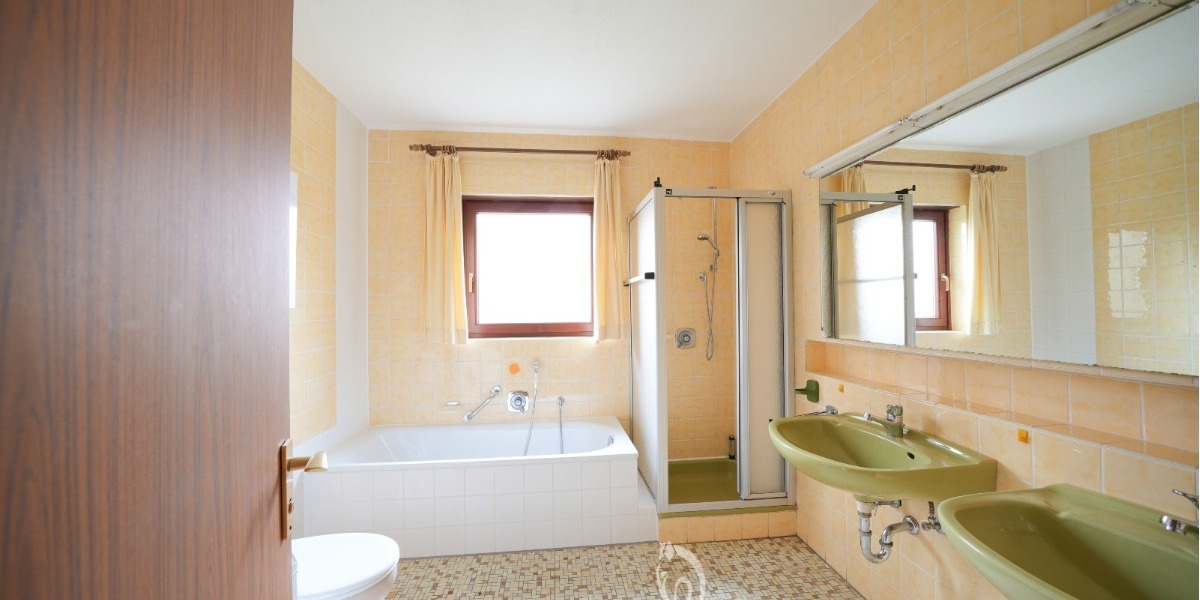 Architektenhaus mit großzügiger Einliegerwohnung und großem Garten in attraktiver Wohnlage - Einfamilienhaus Unterpleichfeld | Angebot:26073612