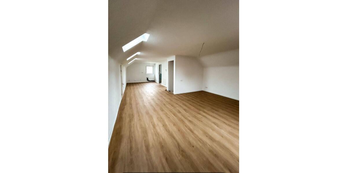 Dachgeschoßwohnung Niederwerrn - 1 Zimmer, 50 m&sup2;, 620&euro; | Angebot:26049379