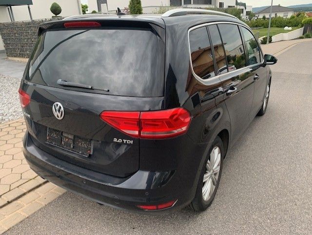 VW Touran 334.500 km 8.900 &euro; Haßfurt 97437
