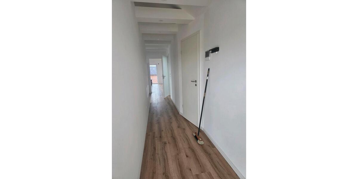 Dachgeschoßwohnung Üchtelhausen - 2 Zimmer, 90 m&sup2;, 1.000&euro; | Angebot:25641025