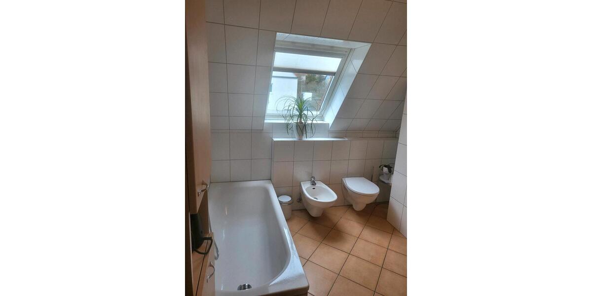 Dachgeschoßwohnung Schweinfurt Haardt - 4 Zimmer, 92 m&sup2;, 275.000&euro; | Angebot:25303527
