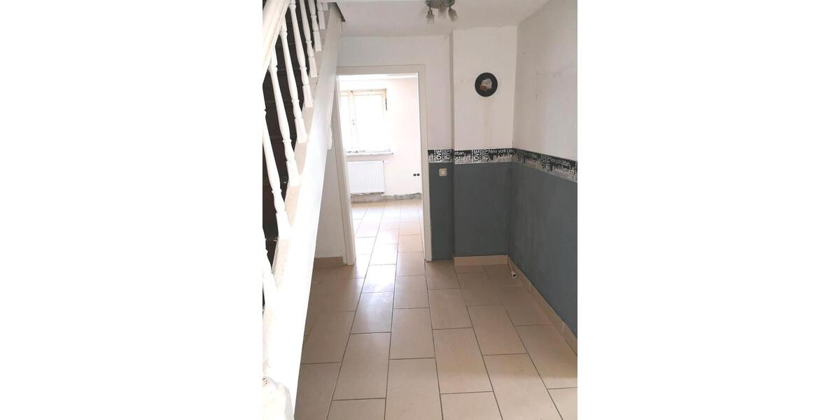 Bauernhaus, Landhaus Poppenhausen - 7 Zimmer, 200 m&sup2;, 250.000&euro; | Angebot:26062947