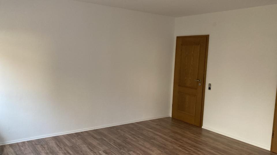 Erdgeschoßwohnung Sulzfeld - 4 Zimmer, 120 m&sup2;, 950&euro; | Angebot:25229438