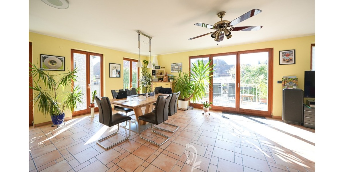 Traumhaftes Ensemble: Energieeffizientes (A) Einfamilienhaus mit Büro, großem Innenhof & Garten - Mehrfamilienhaus, Wohnhaus Fahr Fahr | Angebot:25907599