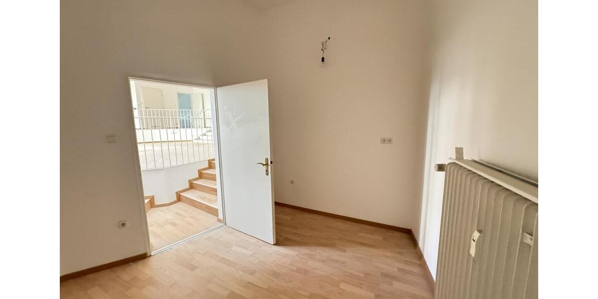 Etagenwohnung Schweinfurt Gartenstadt - 4 Zimmer, 155 m&sup2;, 1.550&euro; | Angebot:25251372