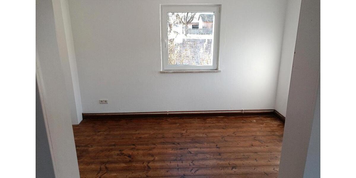 Einfamilienhaus Hammelburg - 9 Zimmer, 113 m&sup2;, 650&euro; | Angebot:25603624