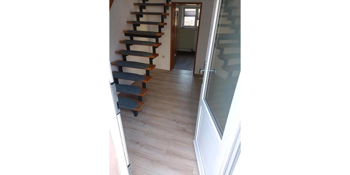 Einfamilienhaus Hammelburg - 9 Zimmer, 113 m&sup2;, 650&euro; | Angebot:25603624