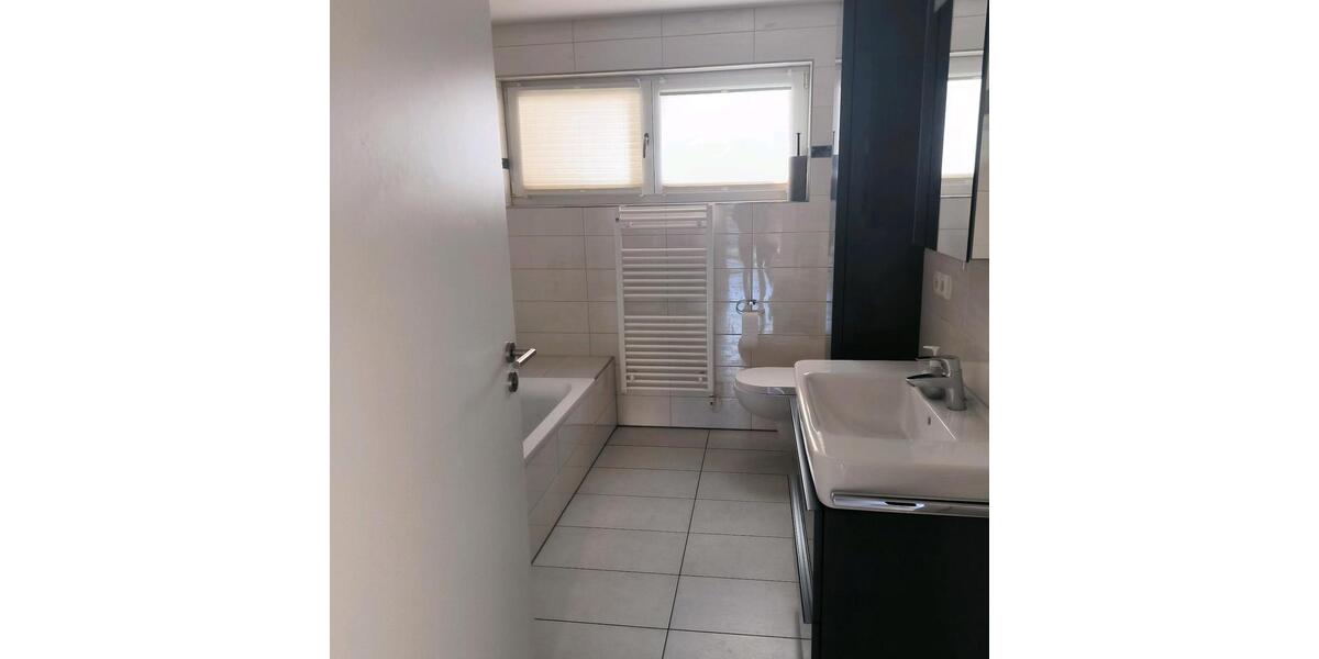 Erdgeschoßwohnung Bergrheinfeld - 4 Zimmer, 106 m&sup2;, 1.402&euro; | Angebot:26000208