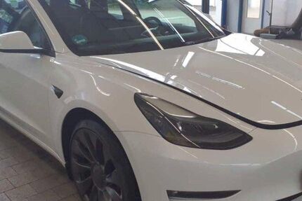 Tesla Model 3 28.590 km 36.950 &euro; Bad Kissingen 97688