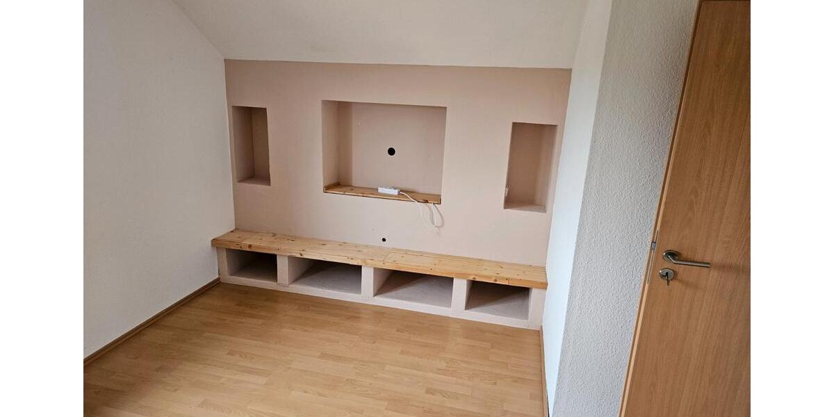 Dachgeschoßwohnung Hohenroth - 2.5 Zimmer, 65 m&sup2;, 470&euro; | Angebot:26033540