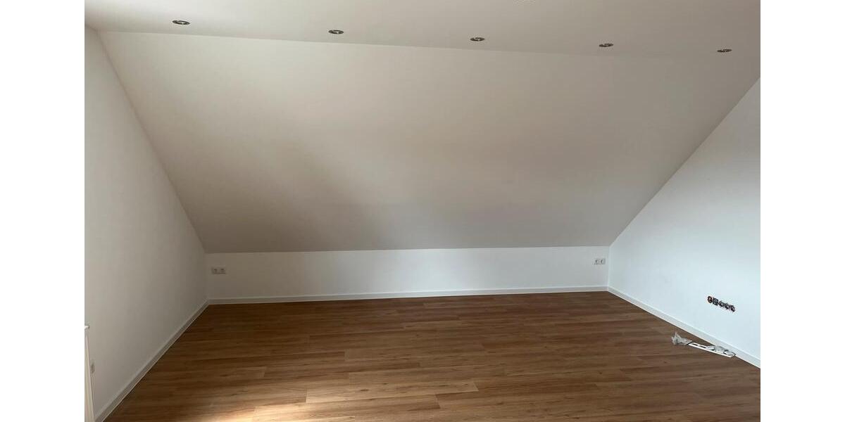 Dachgeschoßwohnung Grafenrheinfeld - 3 Zimmer, 65 m&sup2;, 650&euro; | Angebot:26686962