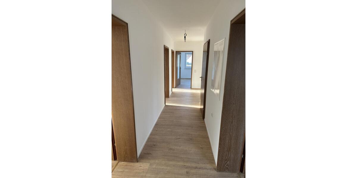 Etagenwohnung Schwebheim - 4 Zimmer, 102 m&sup2;, 1.150&euro; | Angebot:26664475