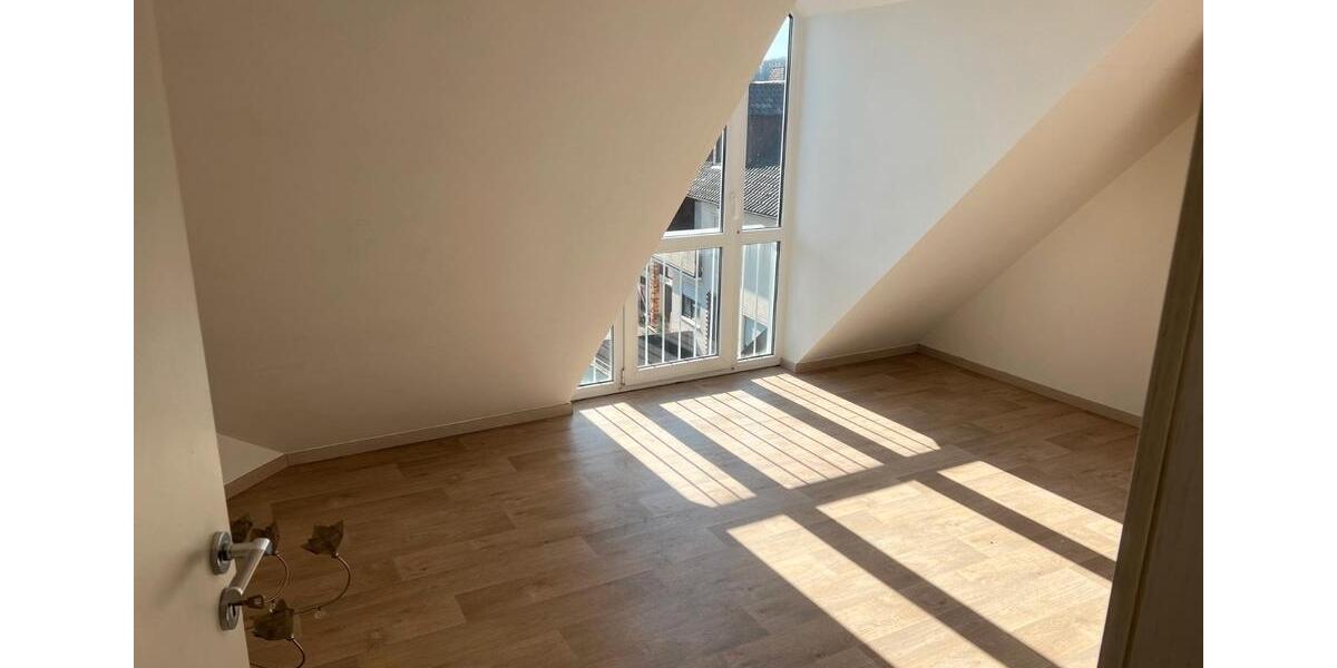 Dachgeschoßwohnung Bad Bocklet - 3 Zimmer, 130 m&sup2;, 1.170&euro; | Angebot:26459668