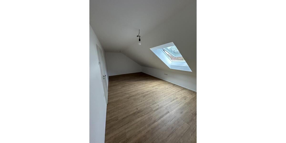 Dachgeschoßwohnung Schwebheim - 3 Zimmer, 78 m&sup2;, 850&euro; | Angebot:26039159