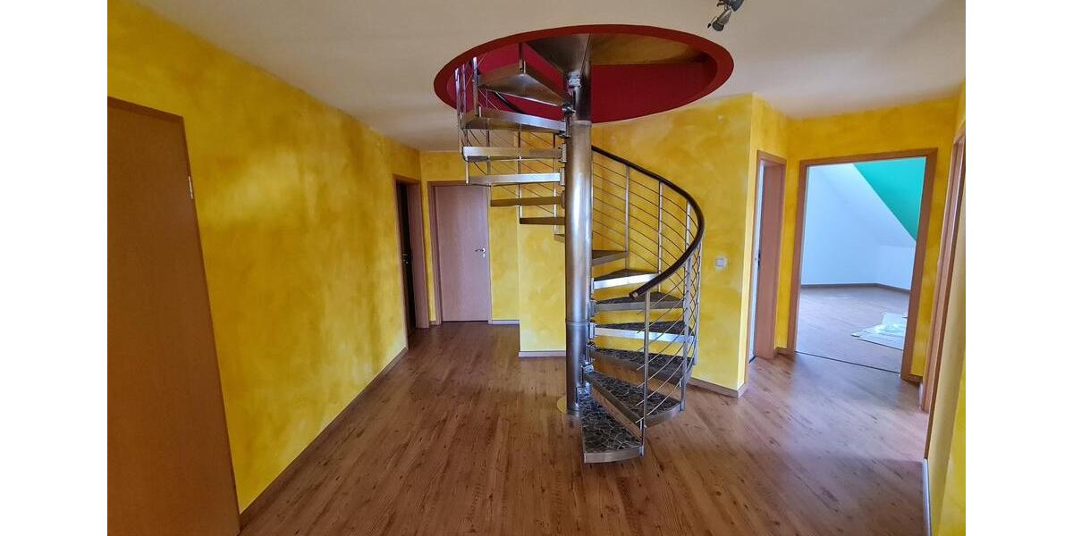 Dachgeschoßwohnung Schwarzach am Main - 6.5 Zimmer, 144 m&sup2;, 1.350&euro; | Angebot:25353316