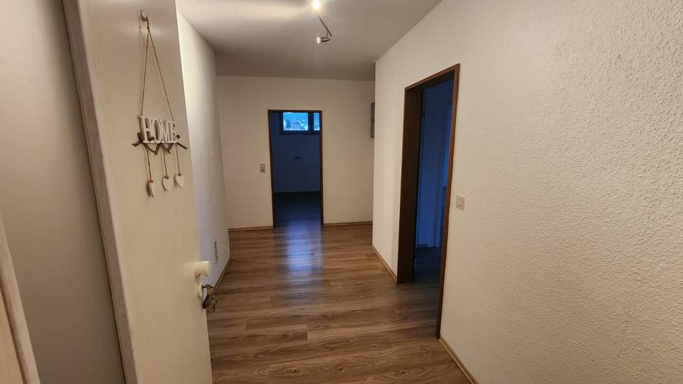 Etagenwohnung Hohenroth - 4 Zimmer, 130 m&sup2;, 1.000&euro; | Angebot:20981297