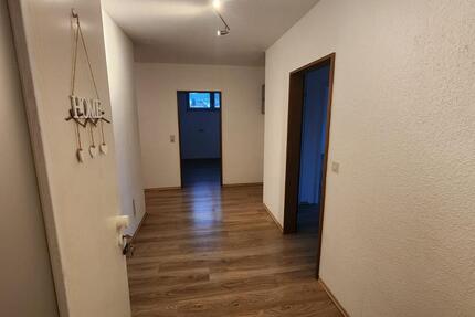Wohnung Hohenroth - 4 Zimmer, 130 m&sup2;, 1.000&euro; | Angebot:20981297