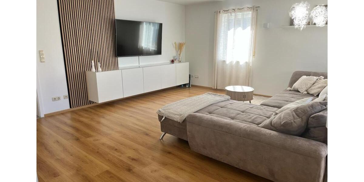 Erdgeschoßwohnung Schwanfeld - 4 Zimmer, 125 m&sup2;, 1.300&euro; | Angebot:25945289