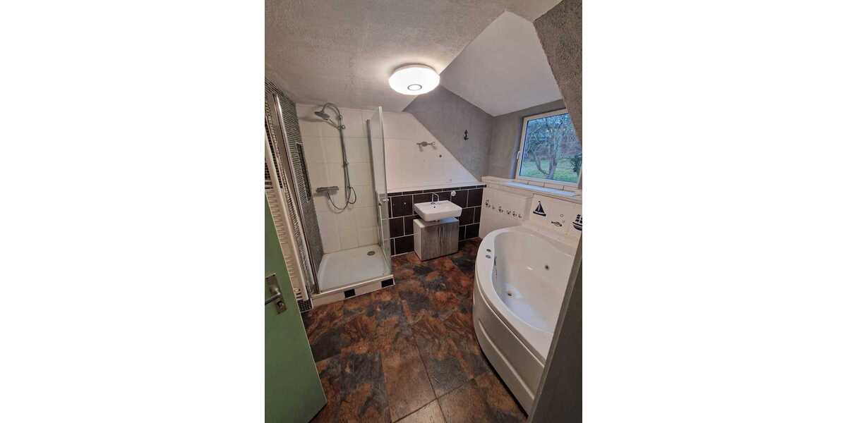 Einfamilienhaus Niederwerrn - 6 Zimmer, 129 m&sup2;, 250.000&euro; | Angebot:25664866