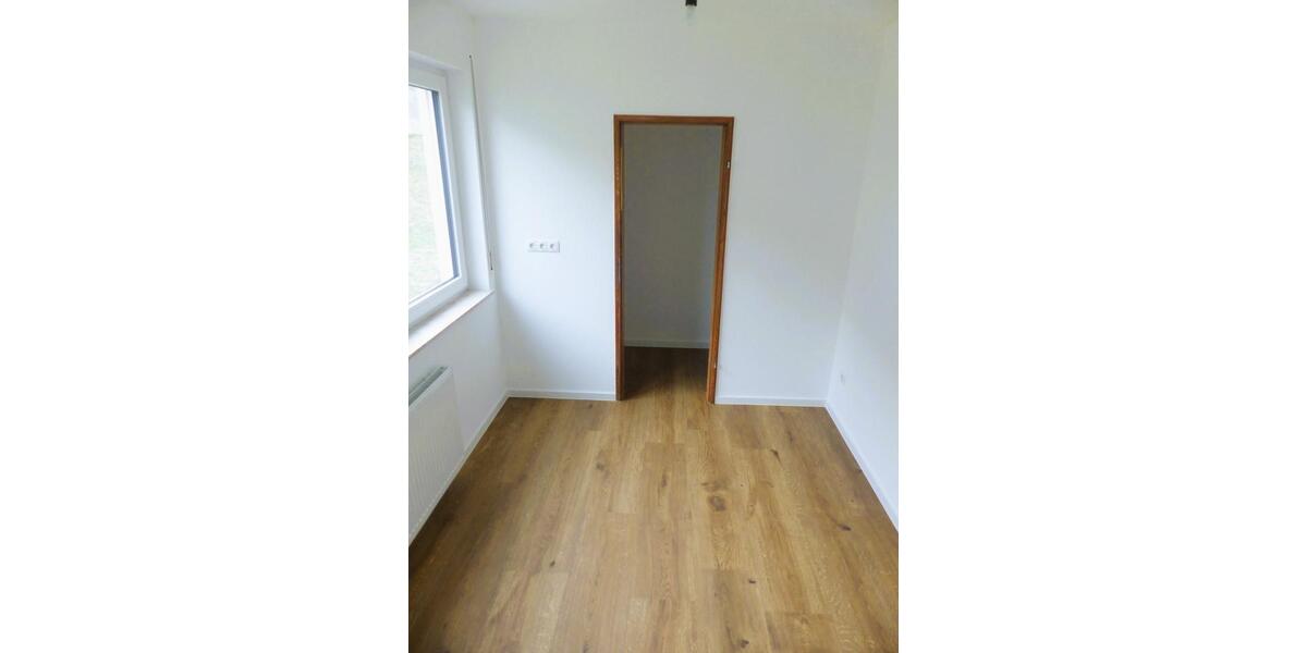 Mehrfamilienhaus, Wohnhaus Schwanfeld - 8 Zimmer, 200 m&sup2;, 425.000&euro; | Angebot:25921064