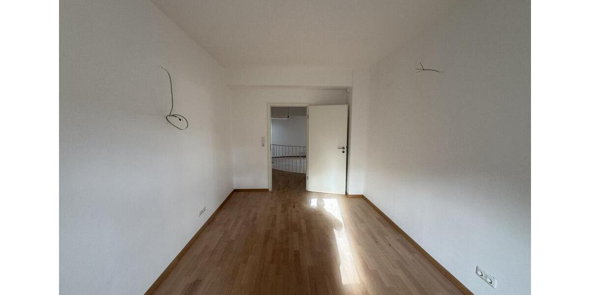 Etagenwohnung Schweinfurt Gartenstadt - 4 Zimmer, 155 m&sup2;, 1.550&euro; | Angebot:25251372
