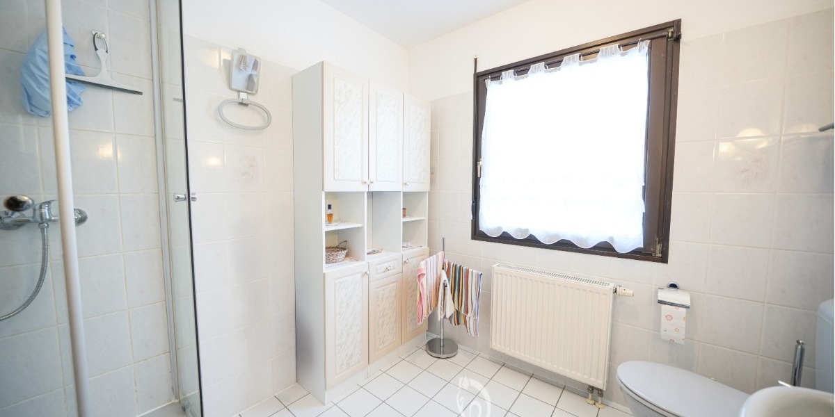 Wohnen mit Weitblick – schöner Bungalow mit Untergeschoss in ruhiger Feldrandlage - Bungalow Arnstein | Angebot:25838799