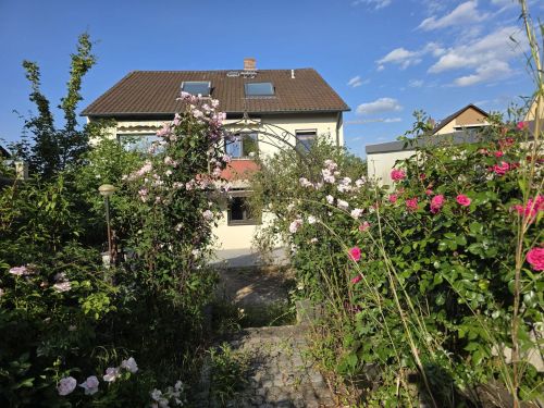 3-Zimmer-Mietwohnung mit Stellplatz und Garage sowie Garten mit Freisitz und Teich sowie Wasserlauf in 97456 Sennfeld (1592) - Erdgeschoßwohnung Sennfeld Sennfeld | Angebot:25521331