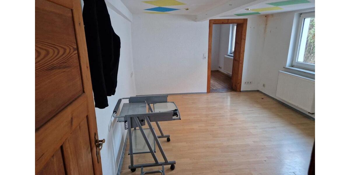 Doppelhaushälfte Bad Kissingen - 8 Zimmer, 150 m&sup2;, 145.000&euro; | Angebot:27083667