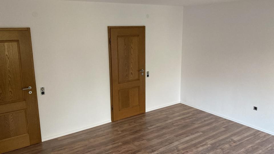 Erdgeschoßwohnung Sulzfeld - 4 Zimmer, 120 m&sup2;, 950&euro; | Angebot:25229438